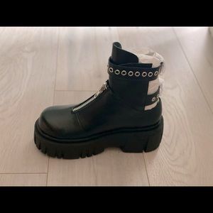 NWT dolls kill motorcycle boots size 7